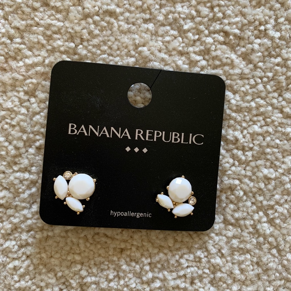 White and gold banana republic earrings NWT!